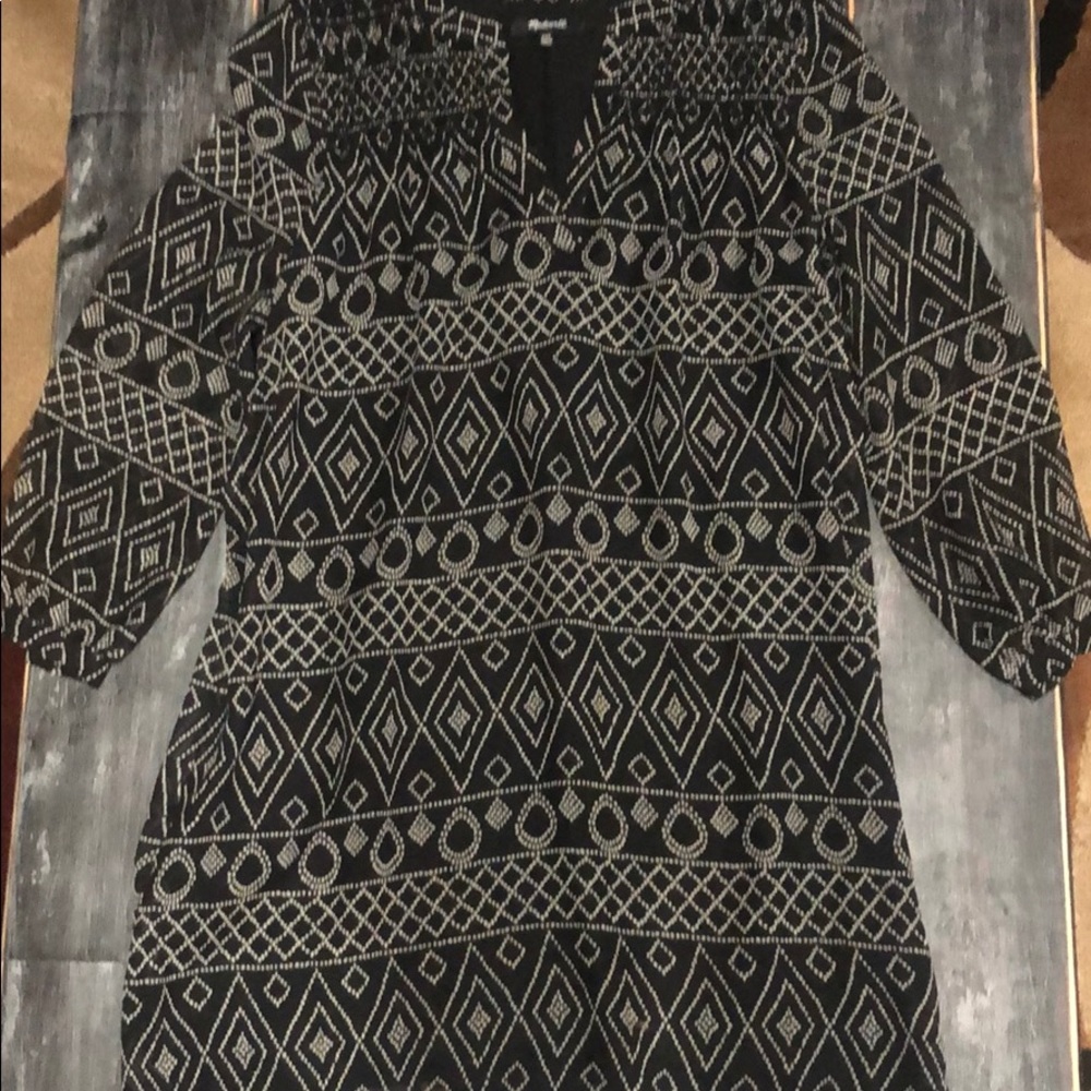 White and black made well dress xxs